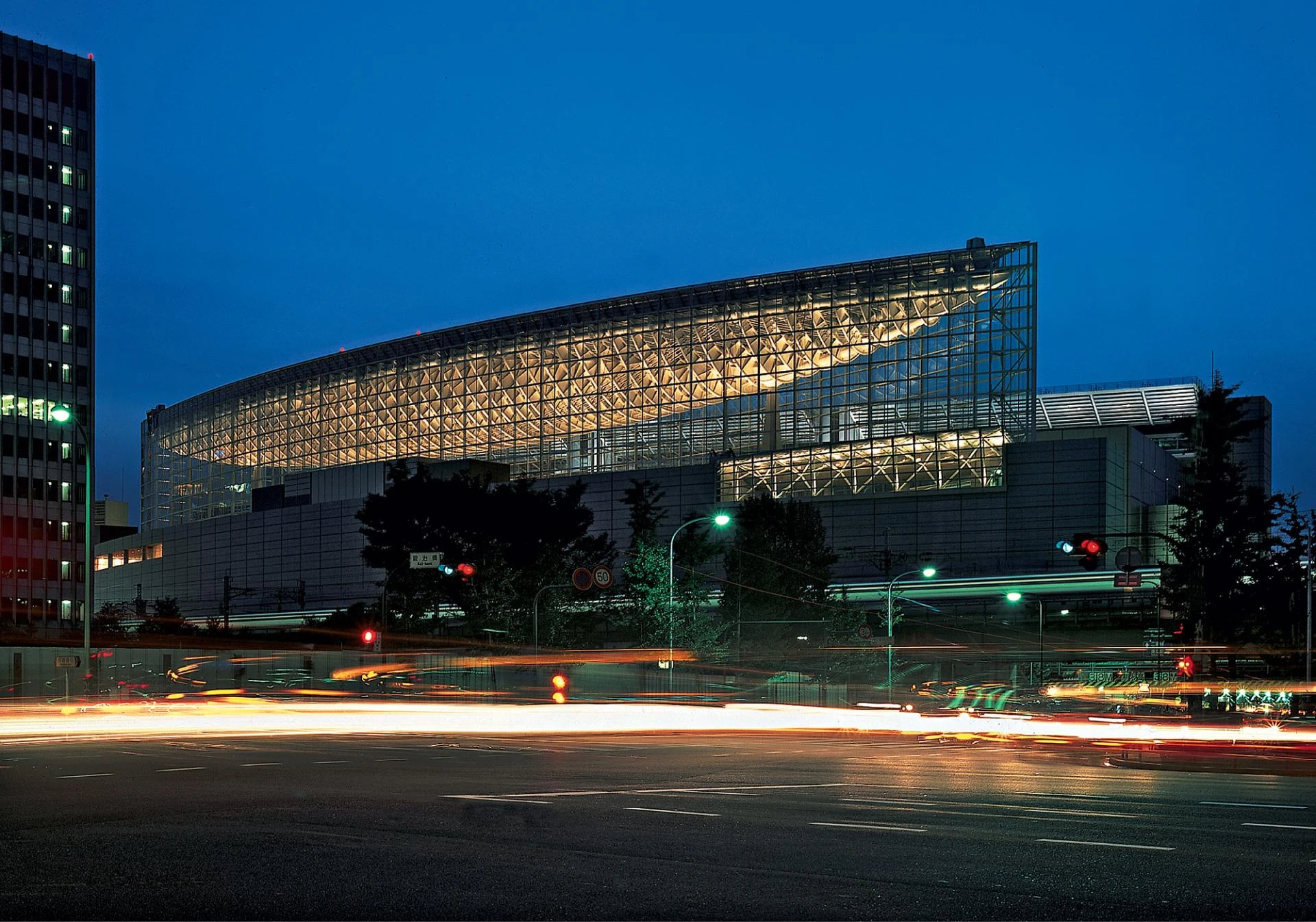 Tokyo International Forum by Rafael Viñoly Architects: A Transparent Civic Landmark