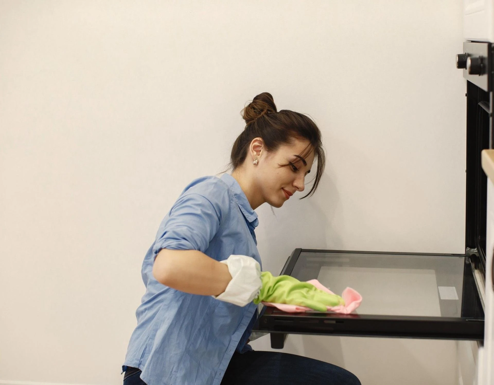 Why Choose a Local Maid Service in Mobile, AL Over DIY Cleaning