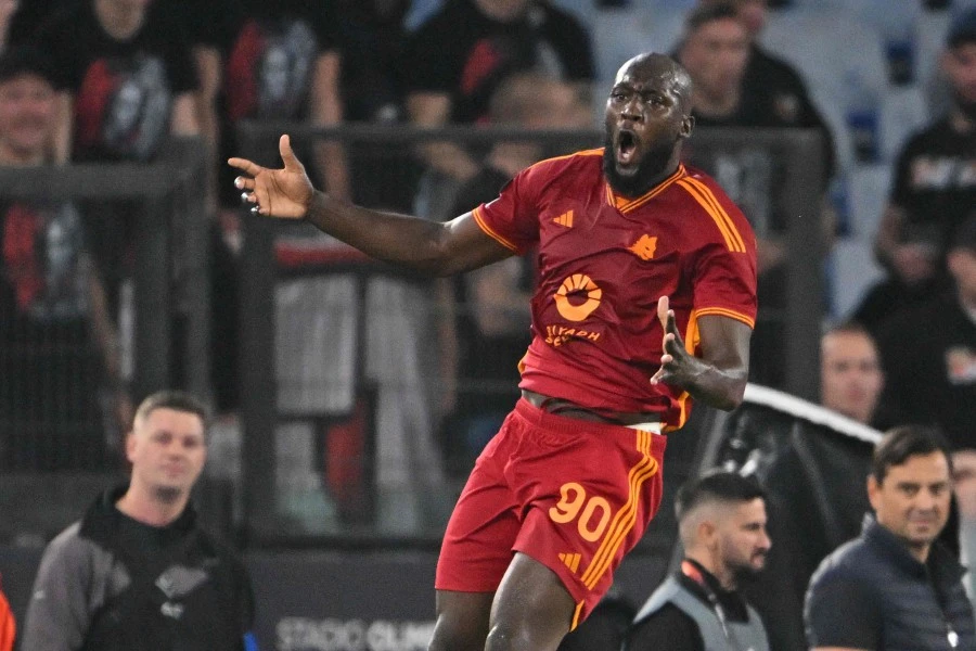 Romelu Lukaku turns Roma hero with late drama