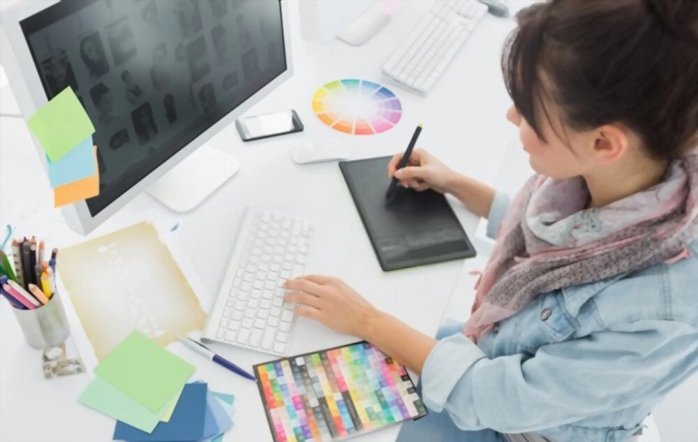 The Role of a Graphic Designer in a Business