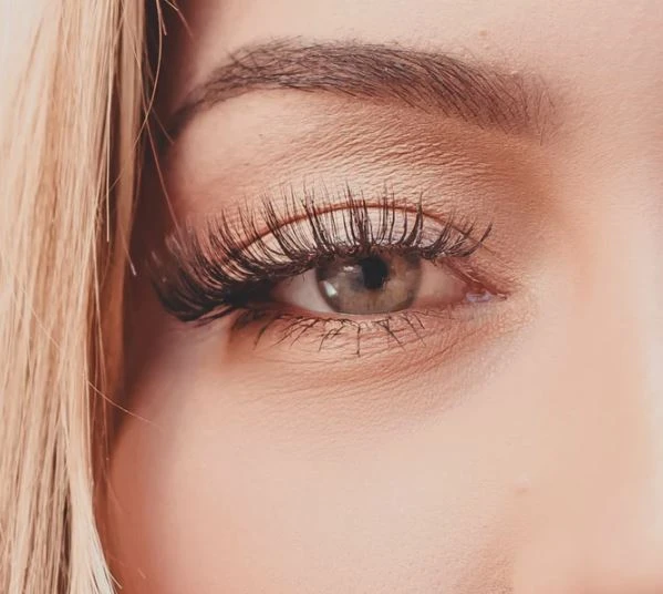 Eyelash Extensions, Magnetic Lashes, and Fake Lashes: A Comprehensive Guide