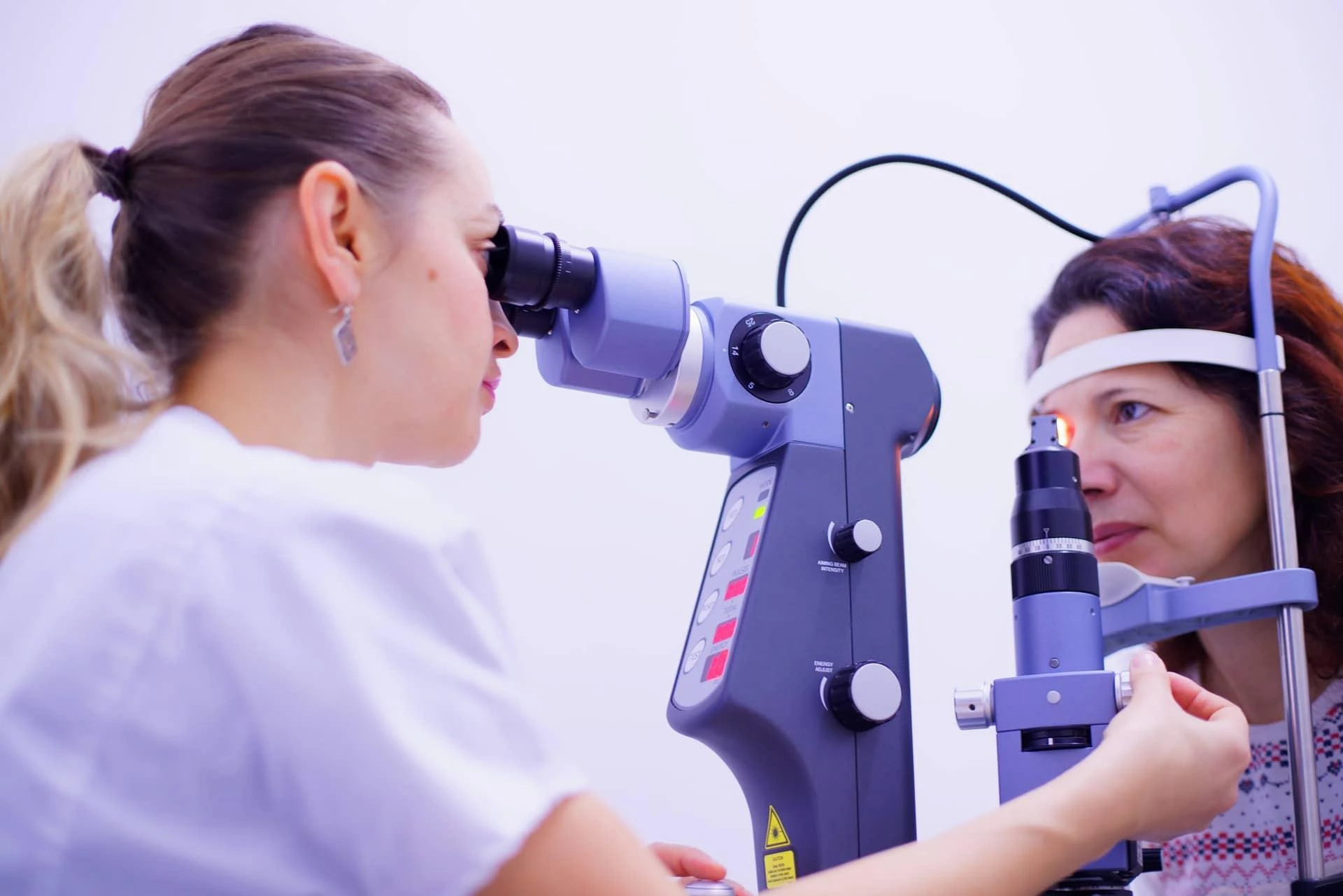 What is the difference between an optometrist and an ophthalmologist?