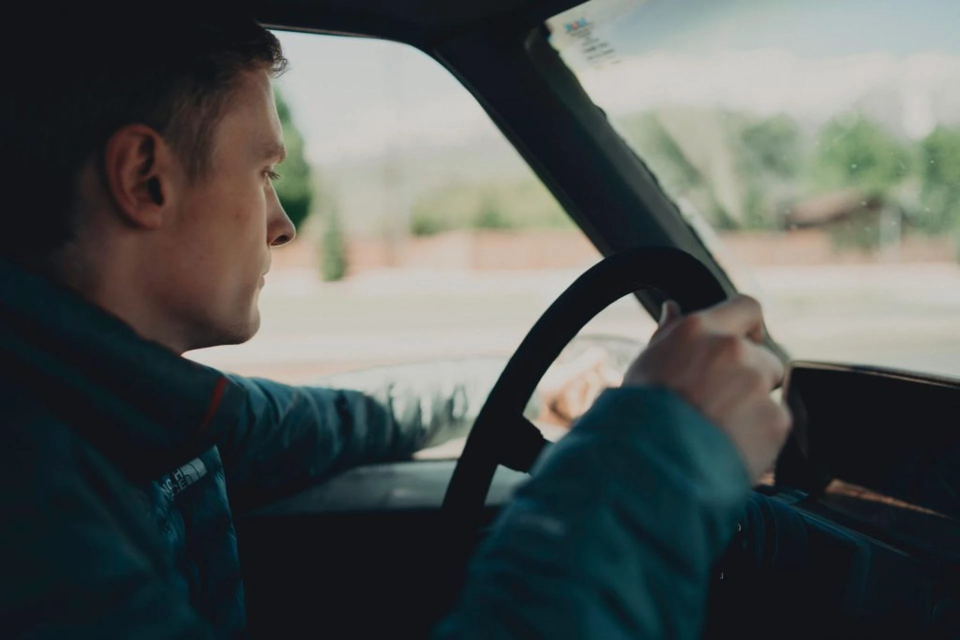 3 Defensive Driving Tips for Teen Drivers - EyezUP