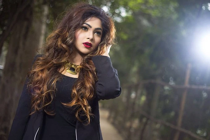 মেয়েদের পিক তোলার স্টাইল 2023