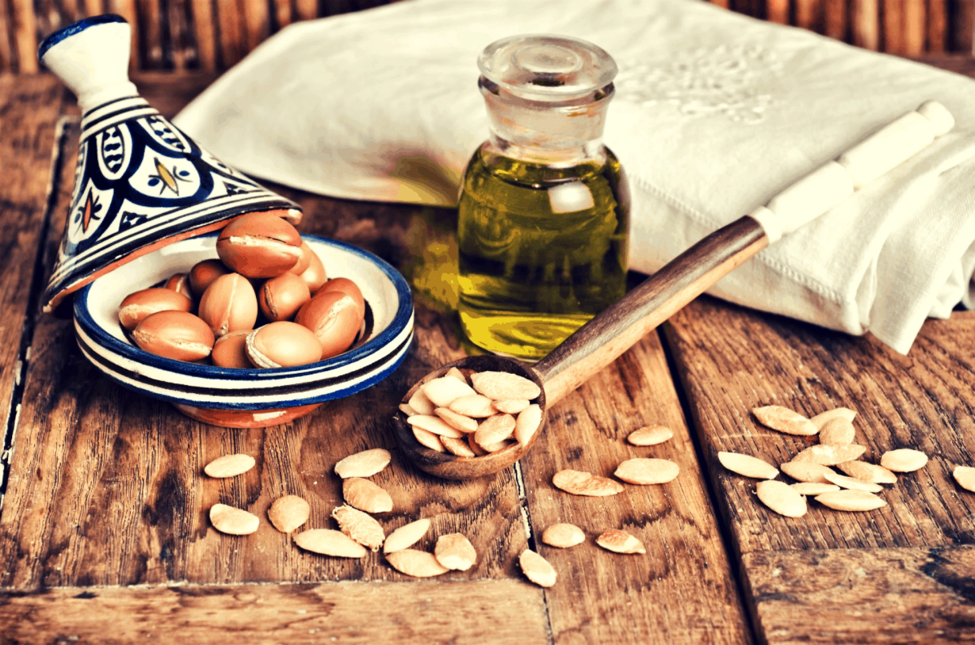 Jojoba Oil Vs Argan Oil - Which is Best For Cosmetics?