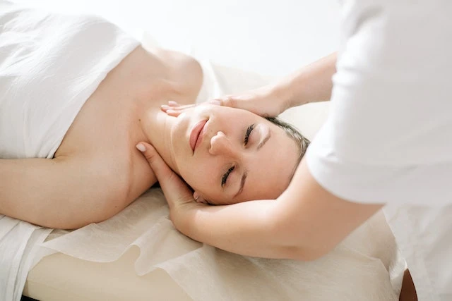 Relax and Rejuvenate: The Ultimate Guide to Head Massages in Electronic City
