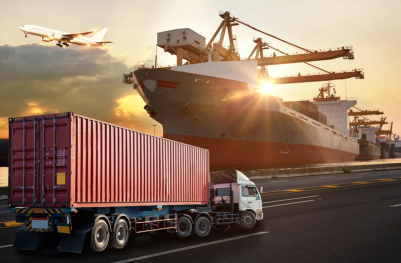 Top Reasons to Choose Freight Forwarders for Moving Abroad