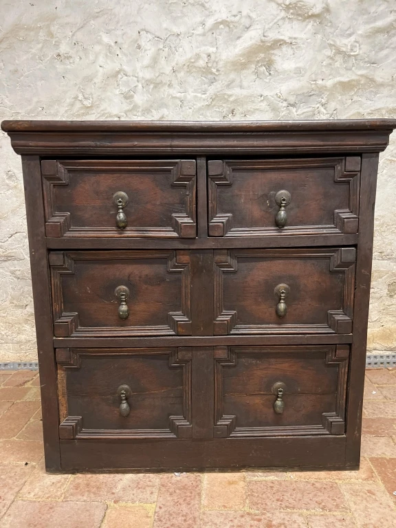 Choosing A Vintage Vanity And Dressers