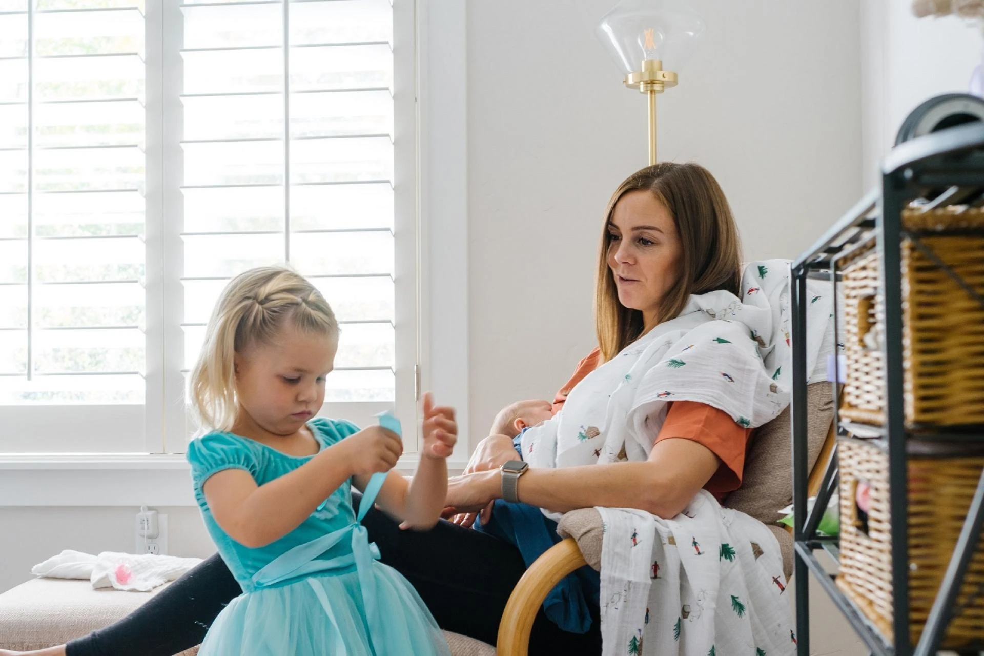 5 Ways to Help Your Toddler Bond with Your Newborn