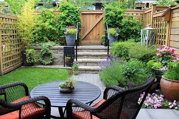 There are many benefits to placing artificial tree plants around outdoor spaces