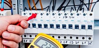 Le rôle essentiel des techniciens de maintenance en électricité