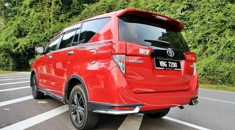 If it is difficult to afford Alphard, you can choose Toyota Innova