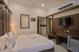 What does a hotel management company do?