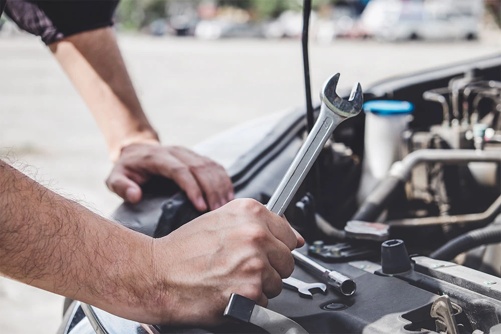 Replacing worn-out belts and hoses in the engine of GMC repair in Dubai