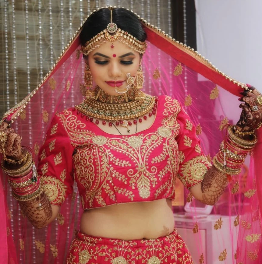 Experts Tips To Find The Best Makeup Artist For Your Wedding