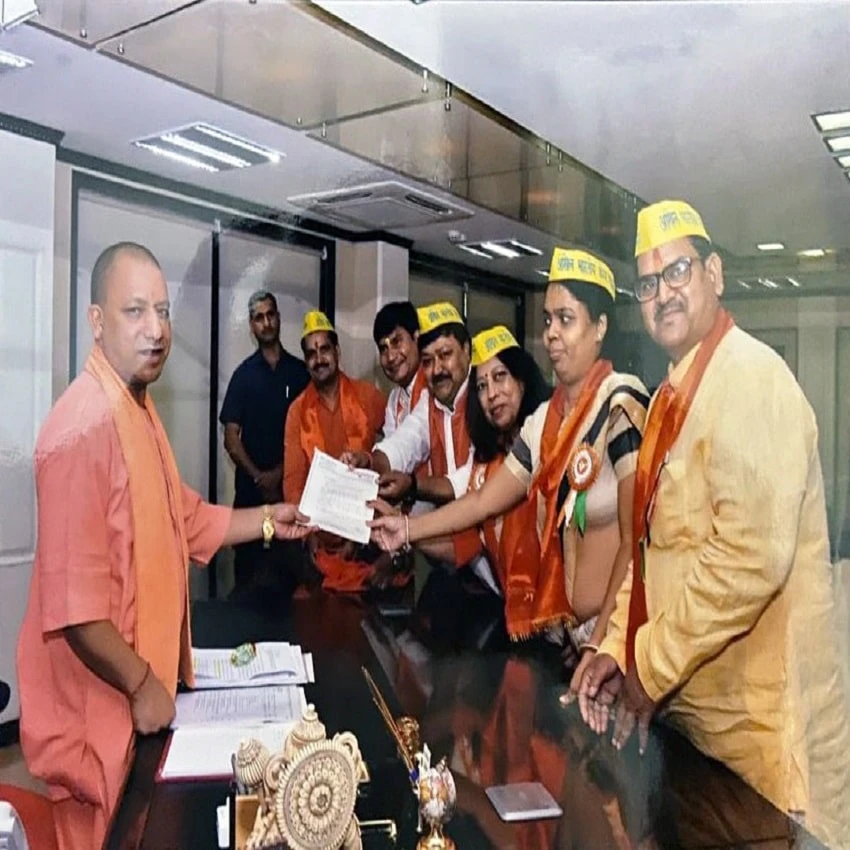 Natwar Goyal with UP CM Shri Yogi Adityanath ji