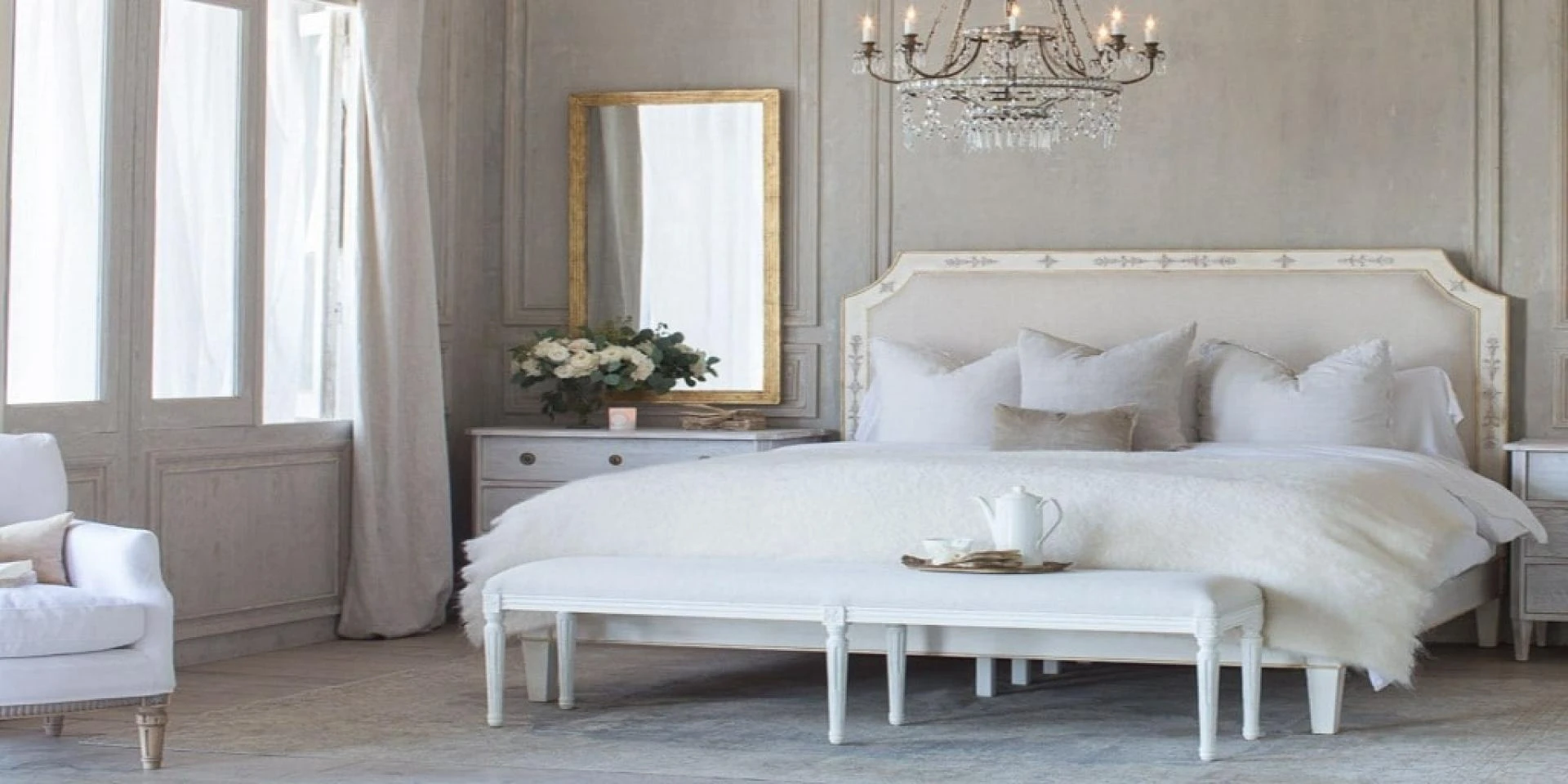 Benefits of Buying an Antique Canopy Bed