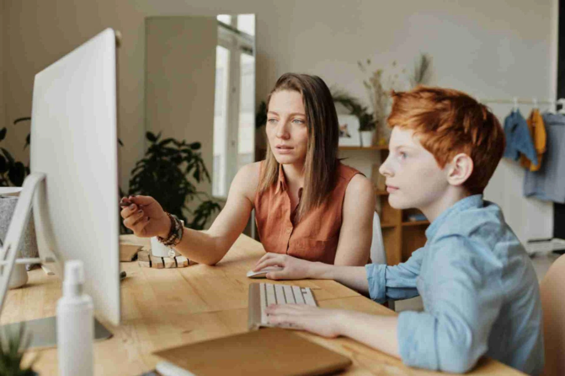 How can you assist students with assigning tasks?