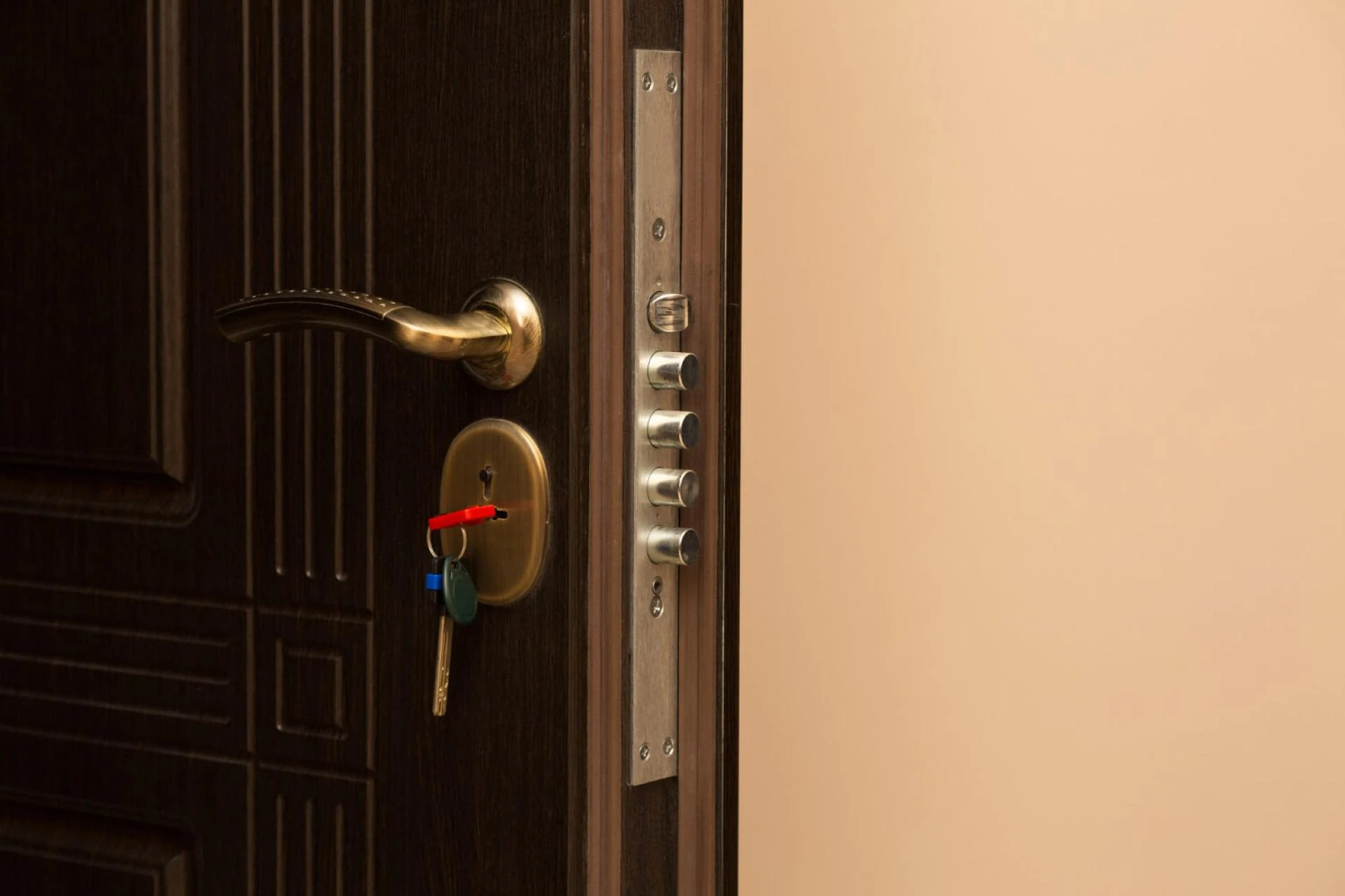 A Guide to Choosing High-Performance Side Door Locks