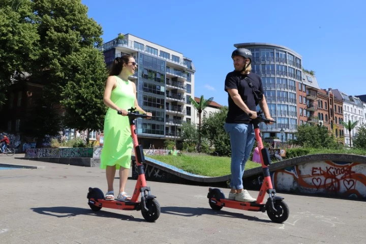 10 Essential Accessories Every isinwheel Scooter Owner Should Have