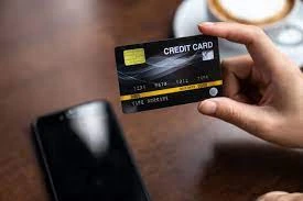 4 reasons to use your credit card before the debit card
