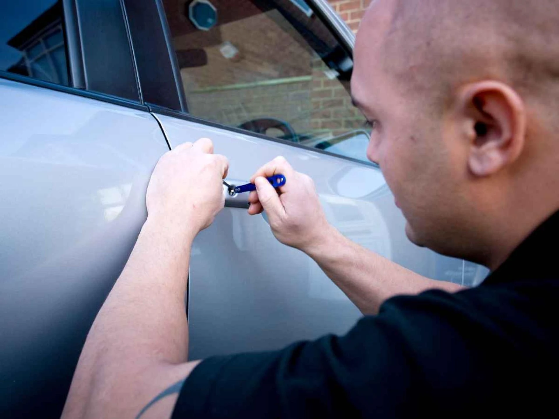 Reasons Why You Need To Call a Vehicle Locksmith