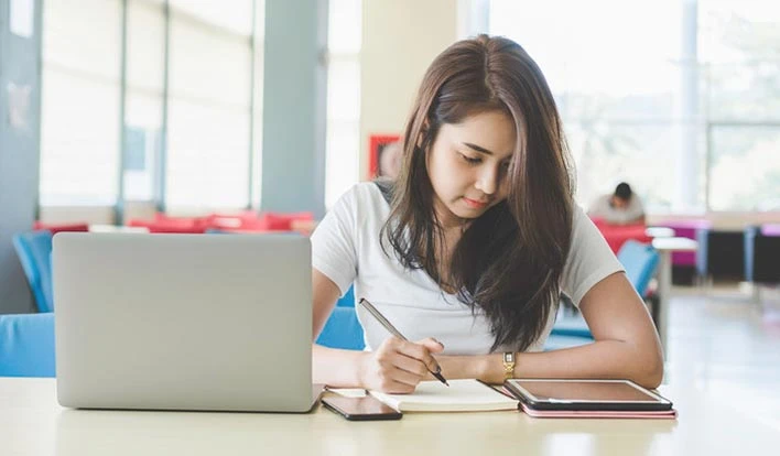 THERE ARE FIVE REASONS WHY USING AN ONLINE PLATFORM TO TAKE EXAMS IS BENEFICIAL