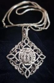 Pendant Necklace Sets to Match Your Red Gowns