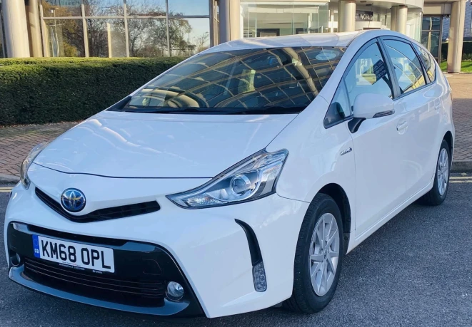 Enjoy Maximum Comfort And Convenience With A Toyota Prius Plus For PCO Car Hire