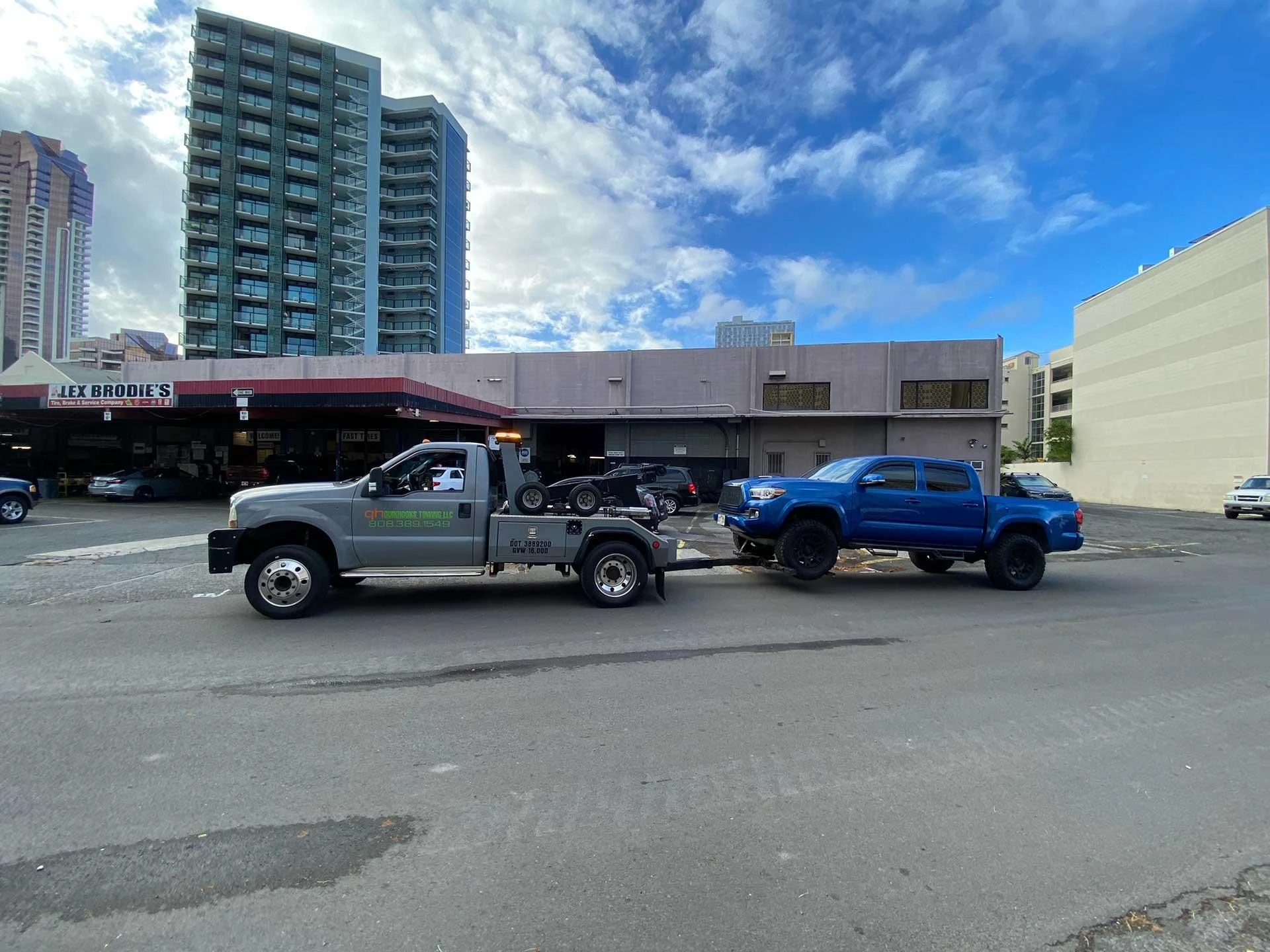 Staying Safe While Waiting for a Tow Truck in Honolulu