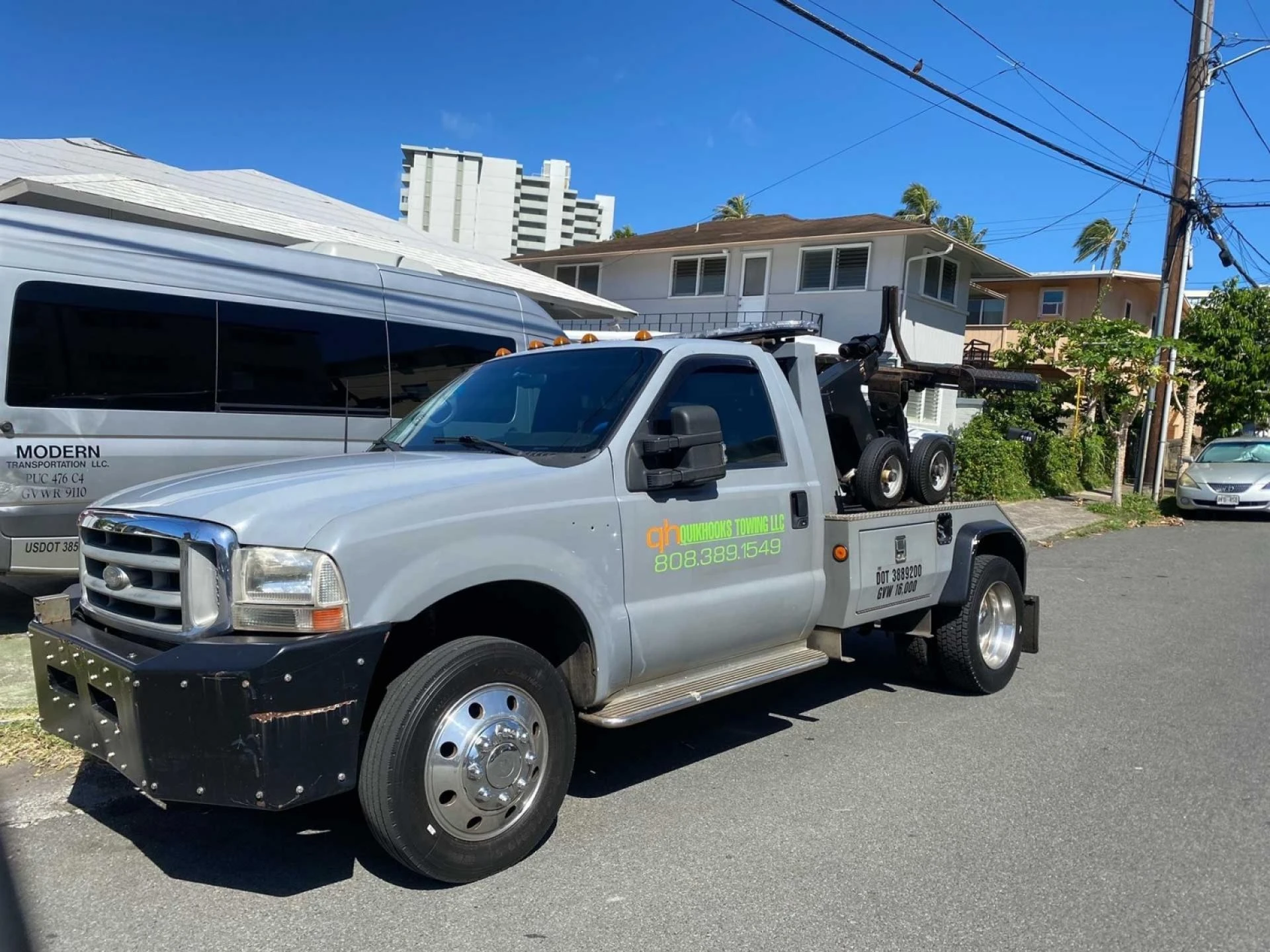 Staying Safe While Waiting for a Tow Truck in Honolulu