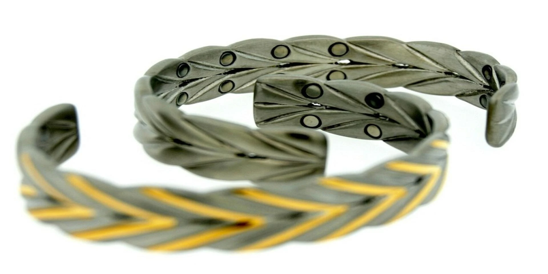 Magnetic Jewelry Mom Is Going to Love This Mother’s Day!