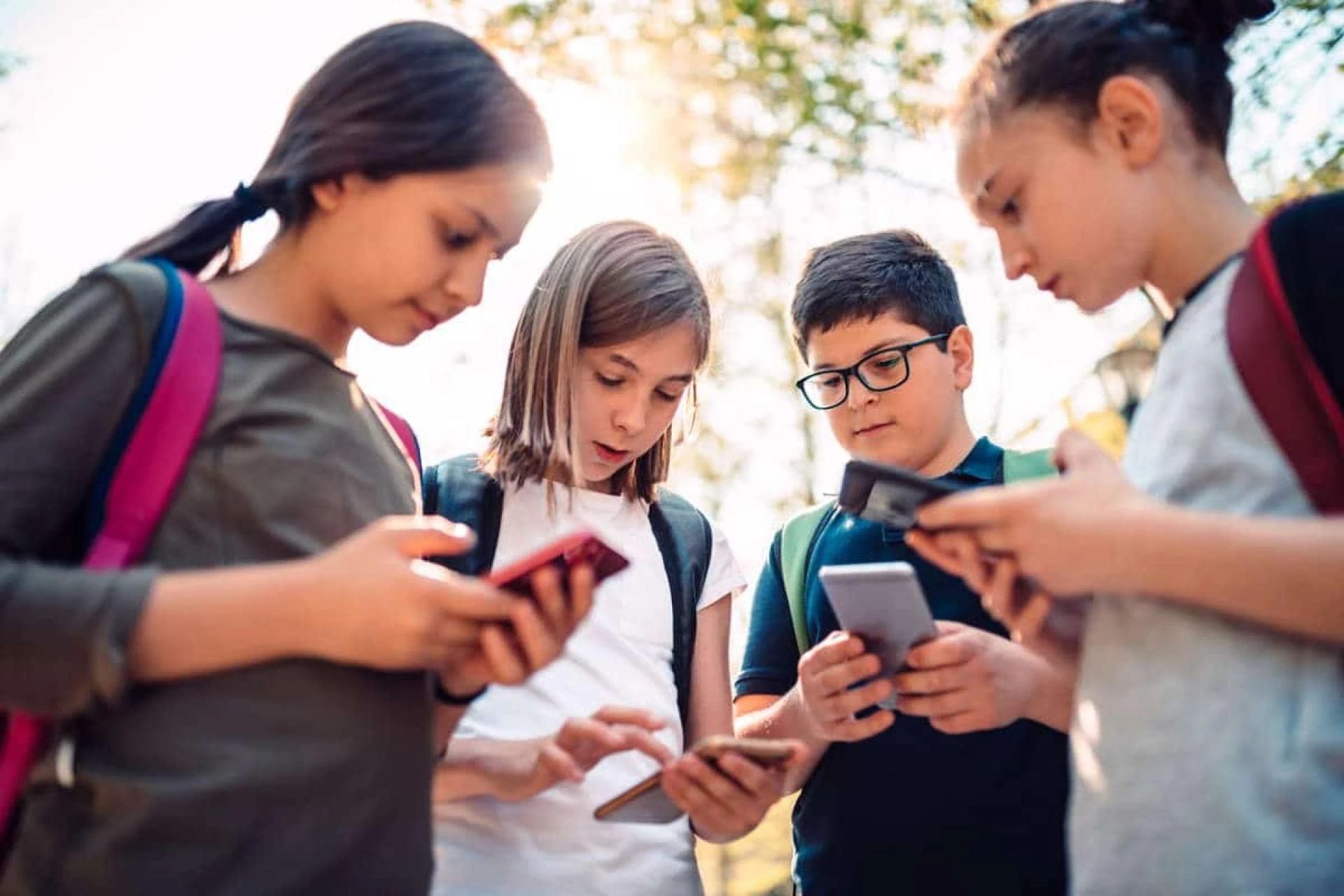 Top Parenting Tips To Help Kids Reduce Mobile Addiction