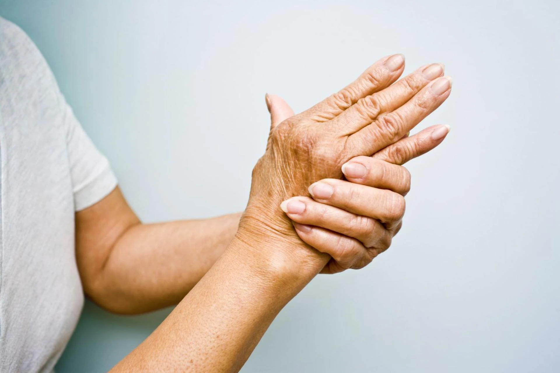 Arthritis Insights: Types, Symptoms, and Lifestyle Coping Strategies