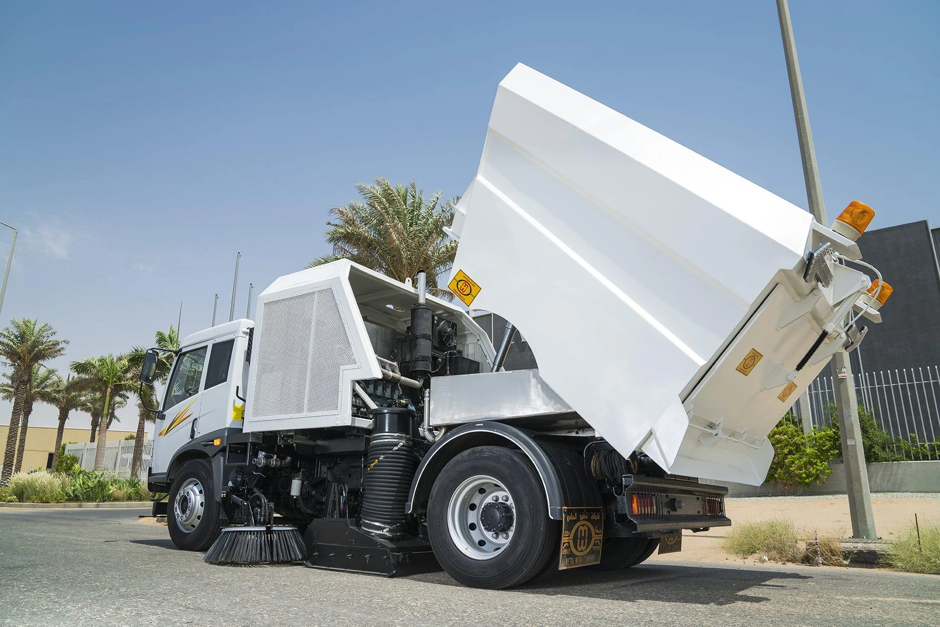 What Should Contractors and Municipalities Look For While Choosing Street Sweeper Trucks?