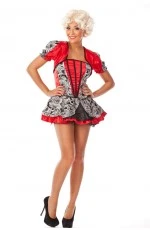 How To Make An Outstanding Queen Of The Hearts Costume