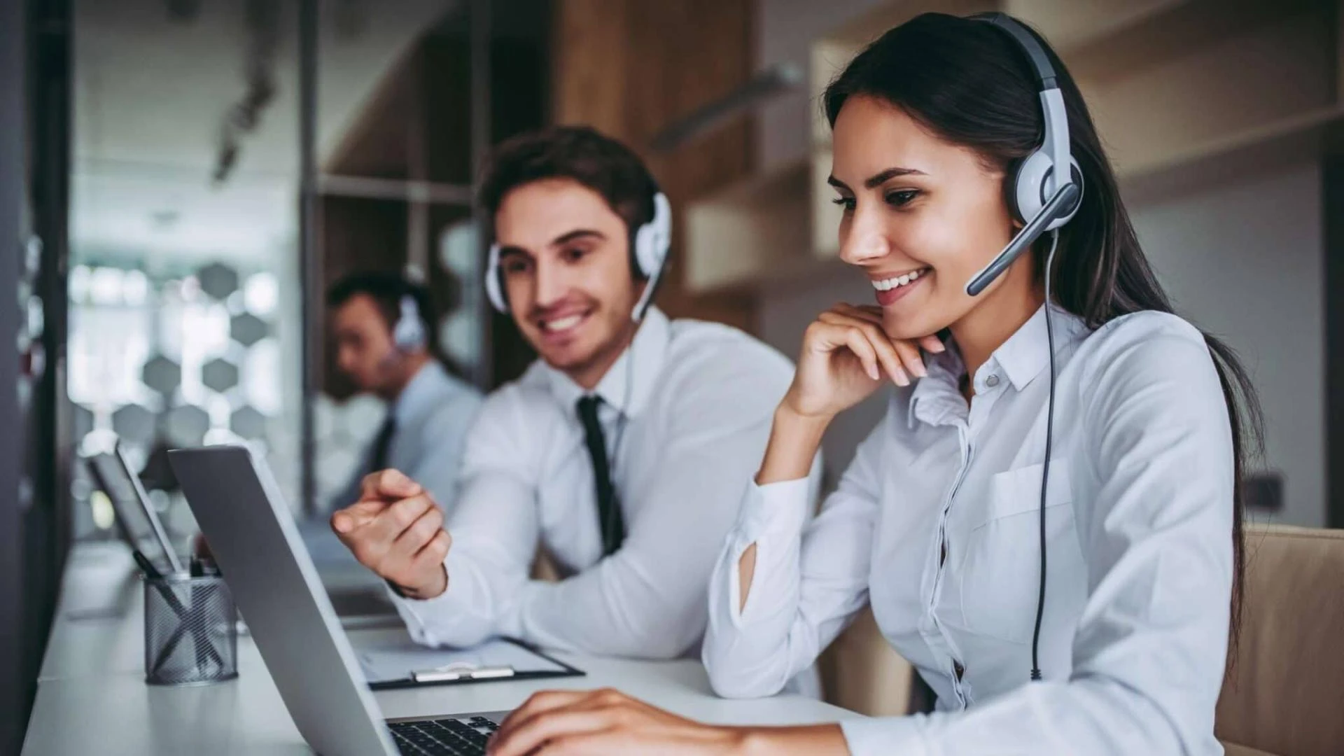 Six Reasons Why Clients Should Hire an Outsourcing Call Center
