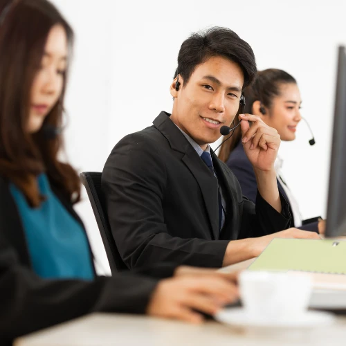8 Ways a Business Gains By Hiring Call Center Services