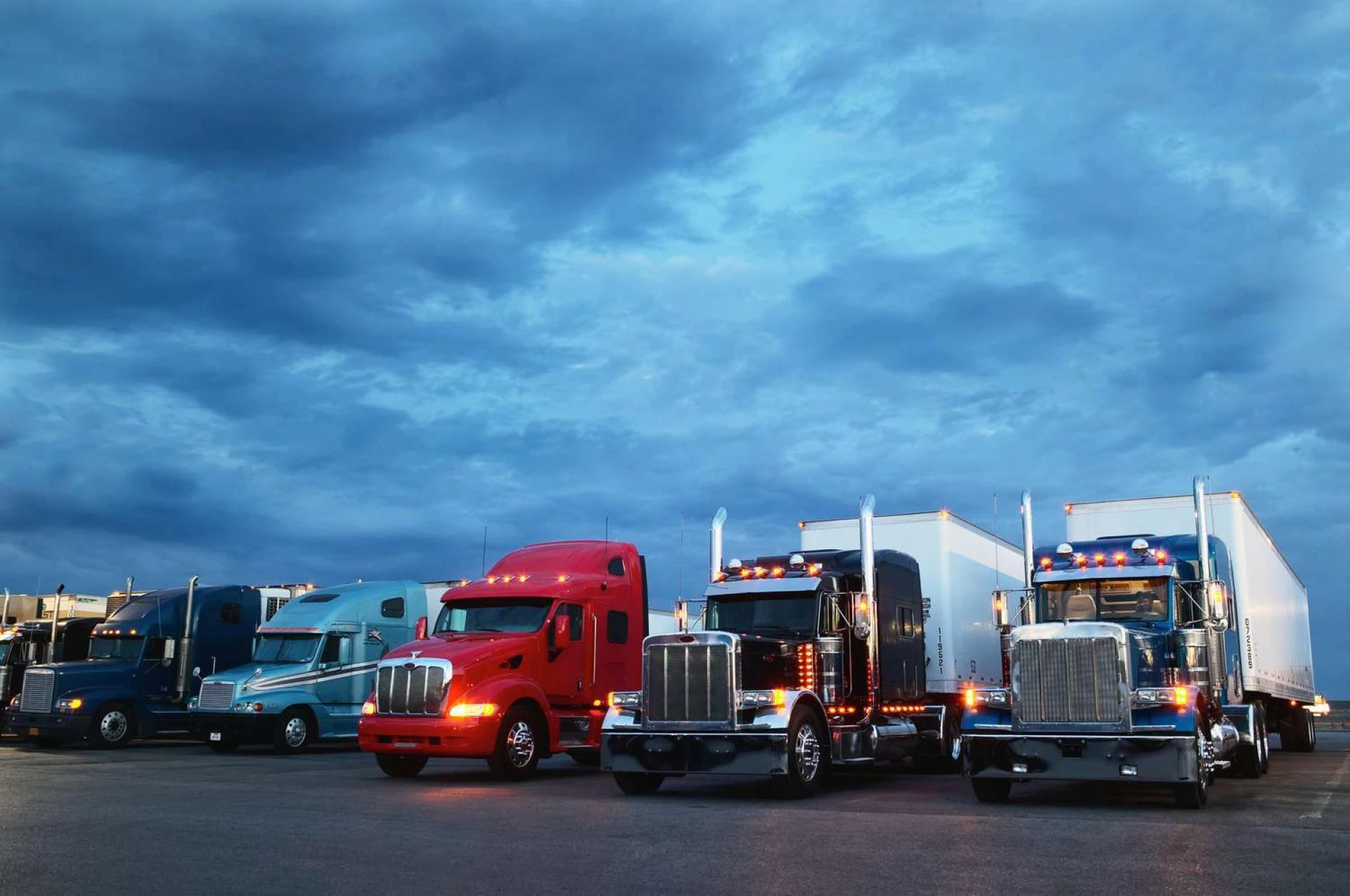 Trucking Startup : A Step-by-Step Guide to Launching Your Fleet
