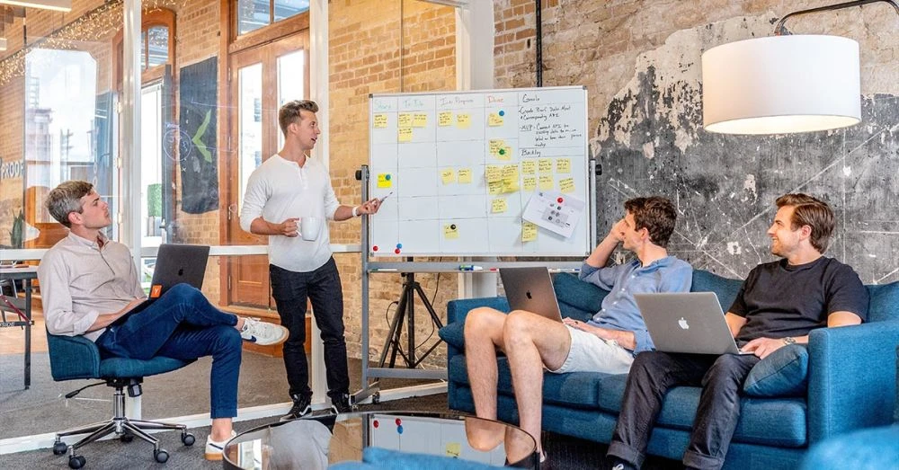 How do startup incubator programs work?