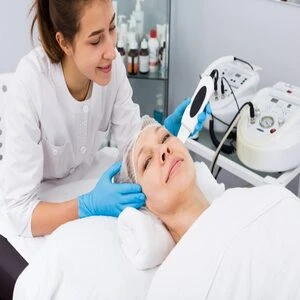 Top 5 Reasons Why People Prefer to Visit an Aesthetic Clinic