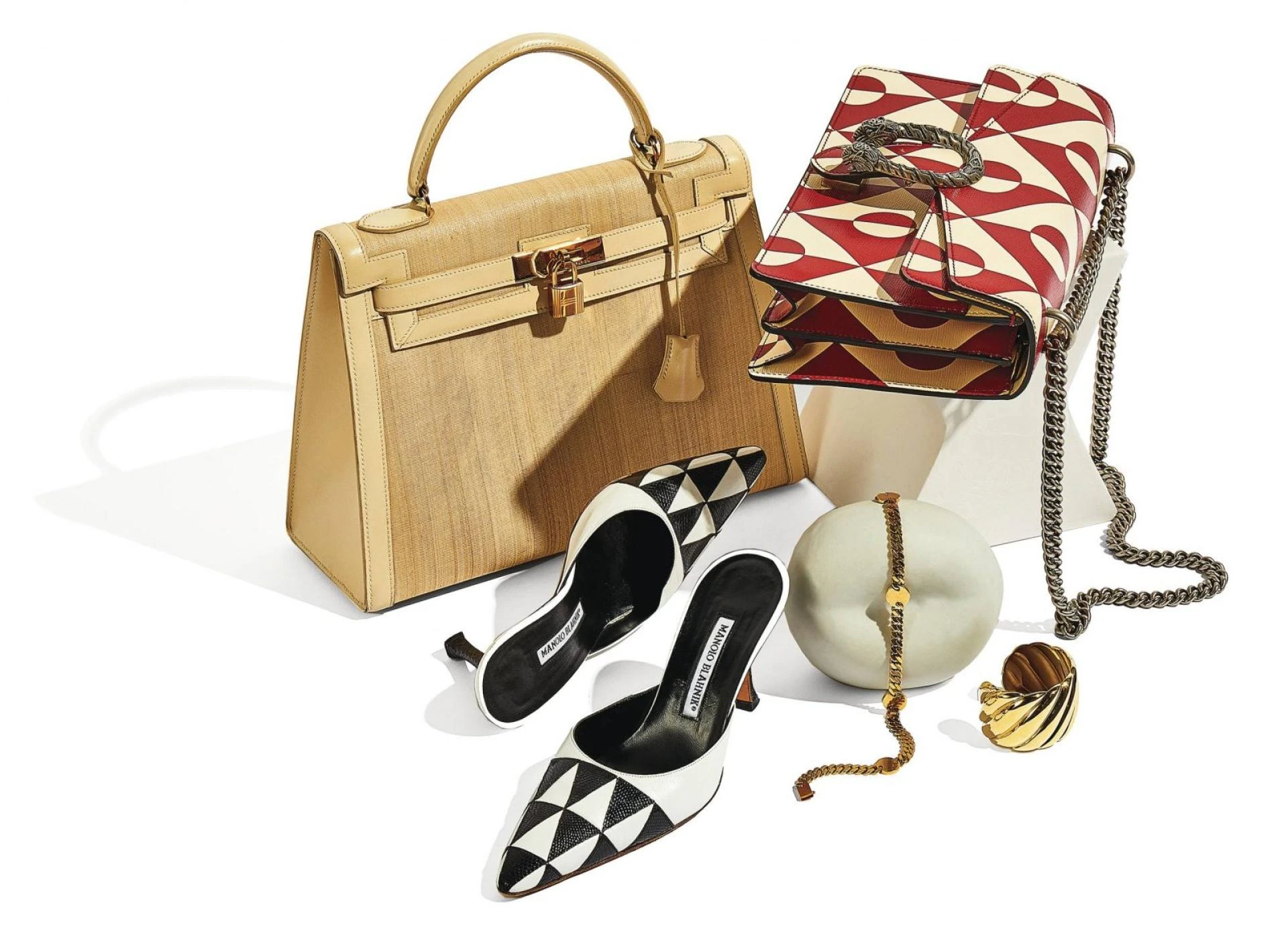 Insights into Secondhand Luxury Goods Trends: Market Analysis and Key Competitors