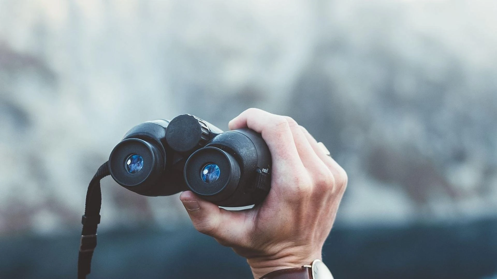 Exploring the Advantages of Binoculars A Window to Enhanced Vision and Exploration