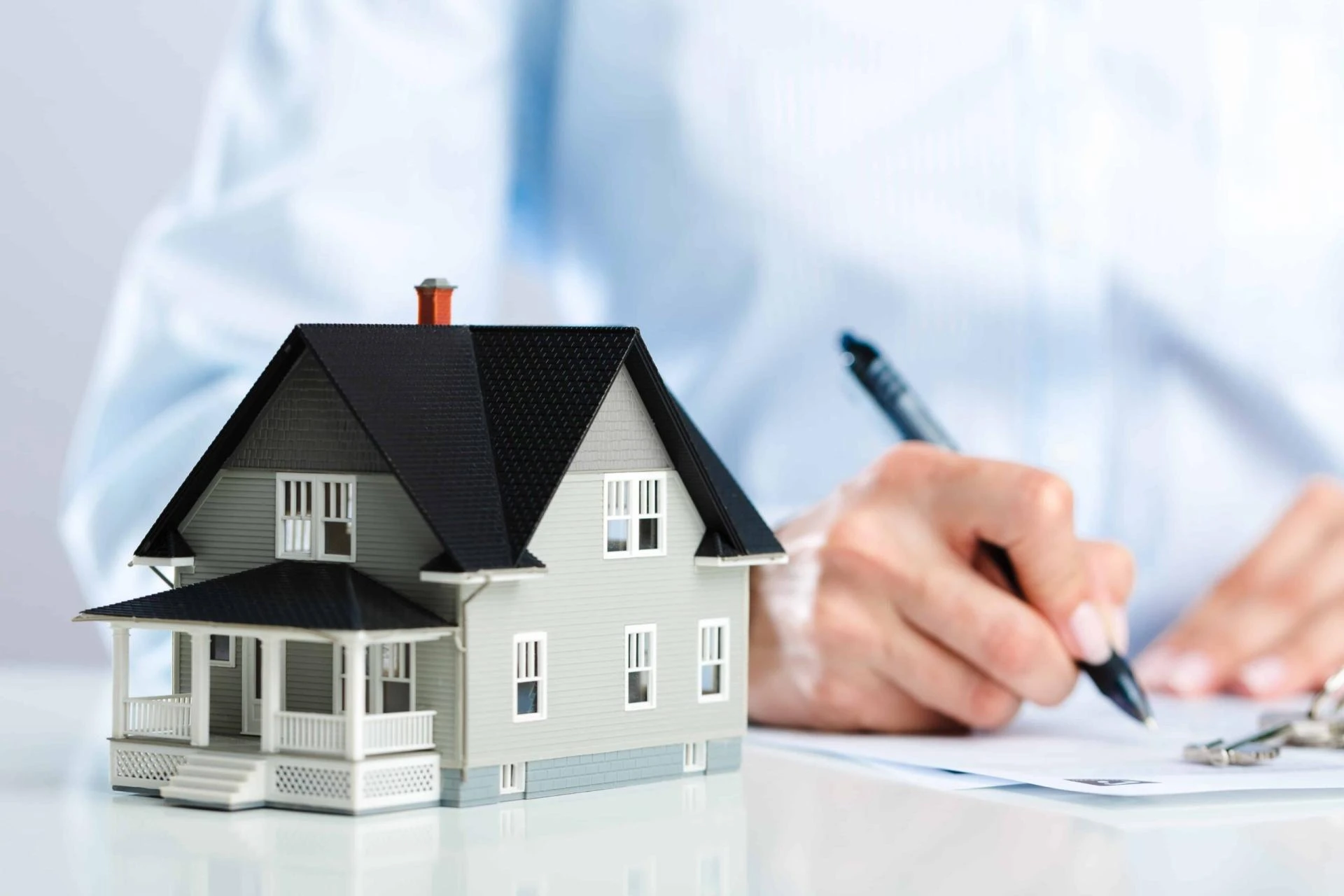 Important Things to Consider Before Hiring an Estate Lawyer