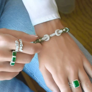 The 2022 Guide to Wearing a Dainty Bracelet