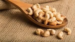 What is the best way to use cashew nuts to treat erectile dysfunction?