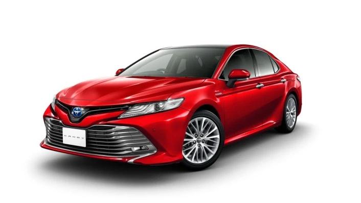 รถเก๋ง D-class ที่ขายดีที่สุด 2 รุ่น ได้แก่ Honda Accord และ Toyota Camry แข่งขันกันเปรียบเทียบกัน