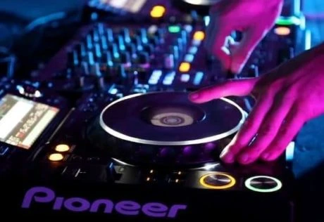 Unlock Your Creative Expression Through Music: A Deep Dive into the DJ Course in Delhi