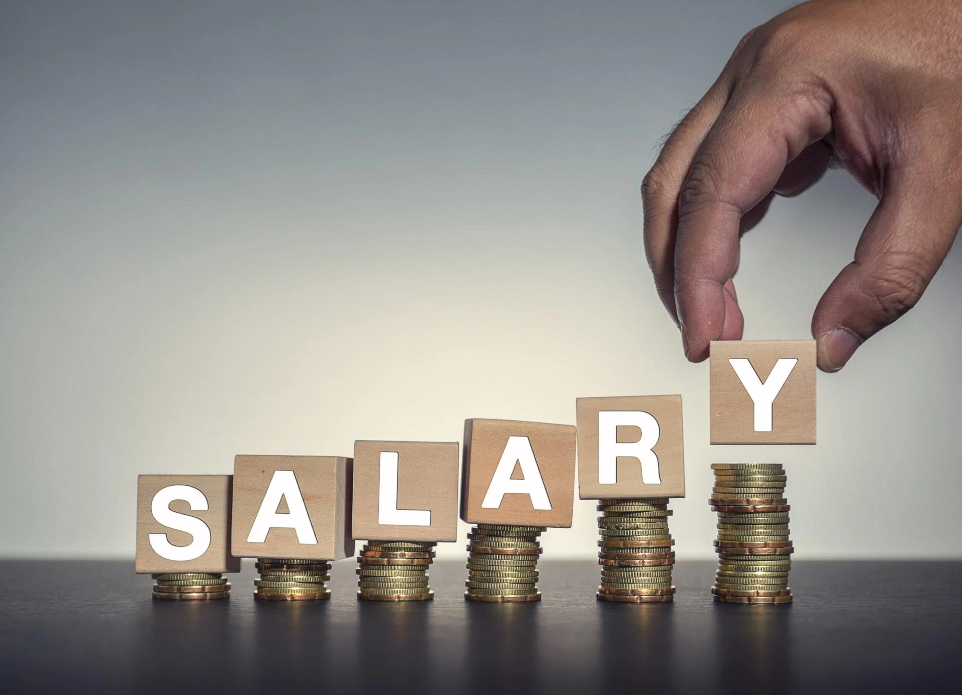 HOW TO NEGOTIATE THE SALARY