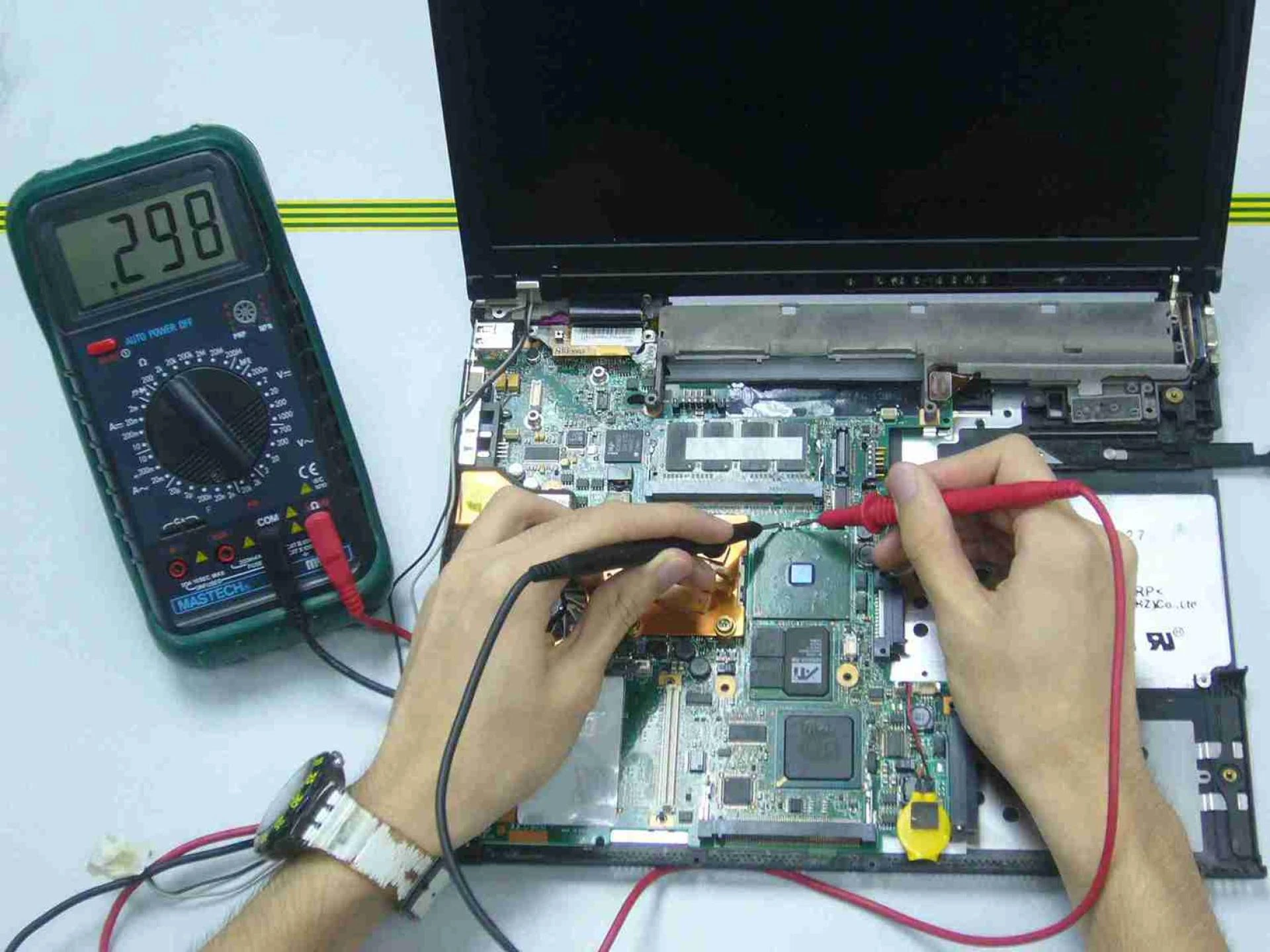 What are the common laptop issues you will face if you are a user?